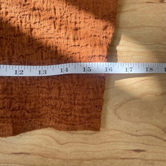 Urban Outfitters Rust Textured Shortsleeved Crop Top in Woman’s Large - Picture 8 of 8